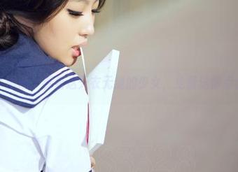 “爱丝”图册：看看这天衣无缝的少女，免费送你点小惊喜！