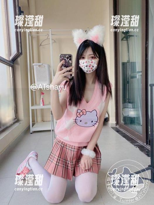 AT鲨 站好!AT鲨的御姐套图私拍,没想到波涛汹涌的河里也能翻起小浪花。