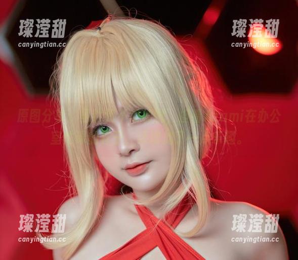 原图分享：虽然我不爱加班，但看Azami在办公室忙碌的样子，还增加了一点乐趣。