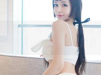 Feilin嗲囡囡 – 每一张自拍都有理由：方绮言Ayaka的写真精选