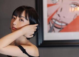 我就想看看原图的背后，HaNari(하나리)这种条纹猫娘能在海边浪够多久，照片倒是说了不少话。