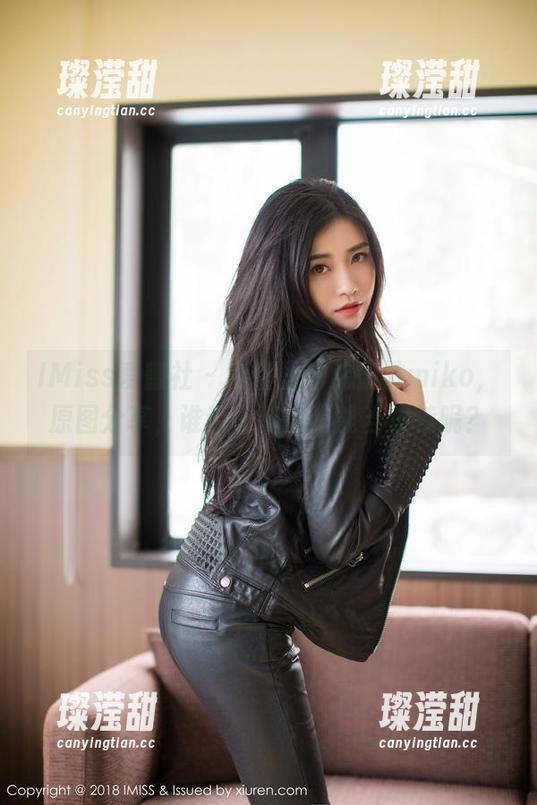IMiss爱蜜社-沈蜜桃miko IMiss爱蜜社 - 教室里的沈蜜桃miko,原图分享,谁说上课就不能当模特呢?