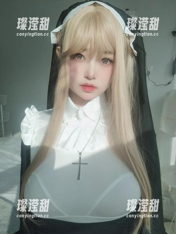 K酱新作品上线，性感快递员的图片，让我念起快递的运送速度都变得缓慢了。