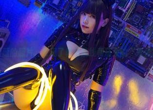 Neko薇薇的照片，发现了碧蓝航线和黛朵的“爱情宣言”。