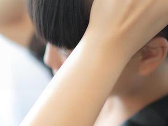 ROSI日常全集：下载这些巧妙的趴下式，试试在沙发上也能优雅！