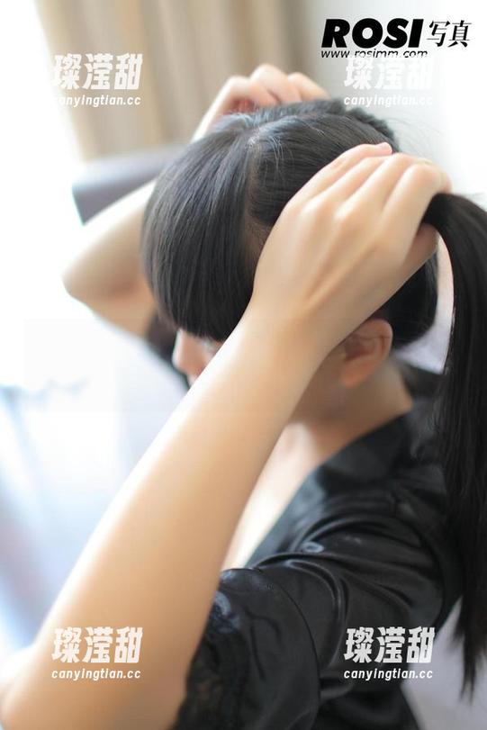 ROSI日常全集：下载这些巧妙的趴下式，试试在沙发上也能优雅！