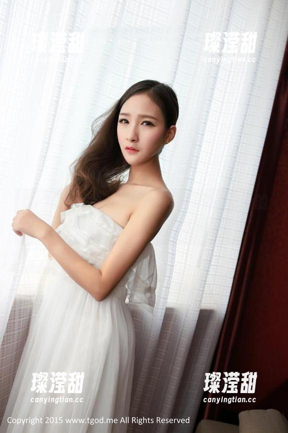 TGOD推女神-雪Baby TGOD推女神 - 从桌子下偷看雪Baby的高清泳装图片,心里却在嘀咕。