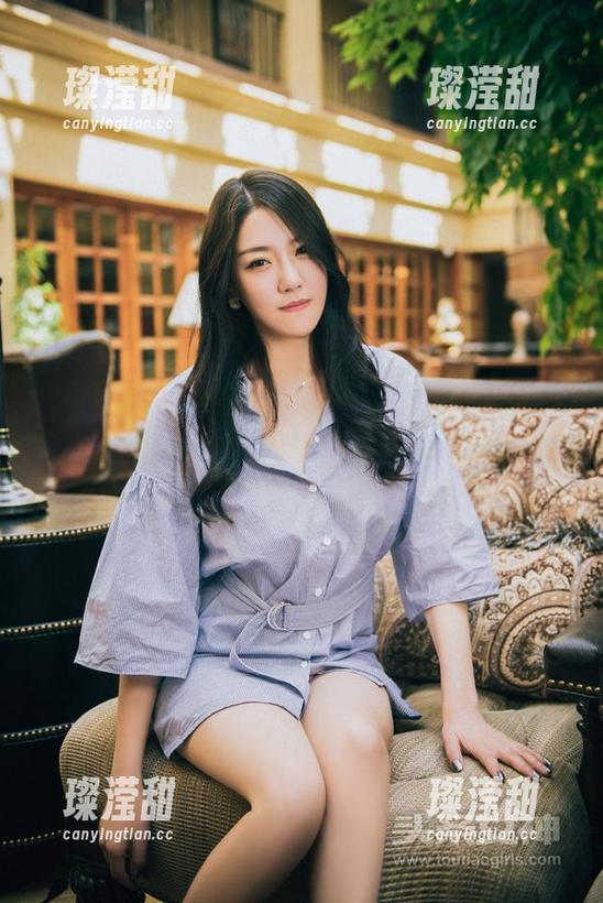 TouTiao头条女神-张蓝欣 TouTiao头条女神 - 最新写真带来张蓝欣的连体衣,各种角度拍摄就是为了让你总在“左看右看”,看得目不转睛!