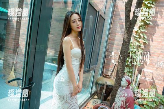 UGirls尤果网 - 精选棉袜：从苏糯米的脚下扑面而来的“能量”，哈哈。