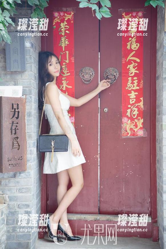 UGirls尤果网 - 看，看！赵伊彤黑白写真集分享，她居然能玩得这么溜