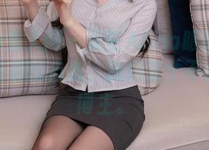 Xiuren秀人网 – 双笙Alina眼镜写真集分享：有趣的自我，我们这个不务正业的博主。