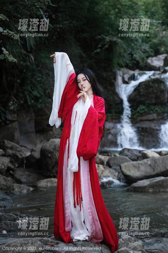 Xiuren秀人网-大琪琪Emily Xiuren秀人网 - 大琪琪Emily白丝写真,照片免费,你还等什么?