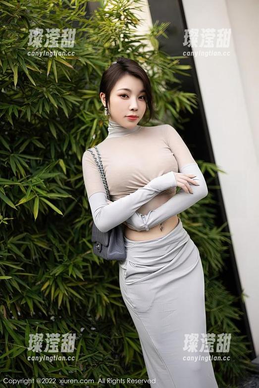 Xiuren秀人网 - 小爪几护士写真集：这一身是为了让你感冒吗？