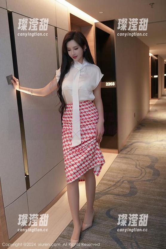 Xiuren秀人网-林文文 Xiuren秀人网 - 谁说美脚是小事?林文文私拍图包让我另眼相看!
