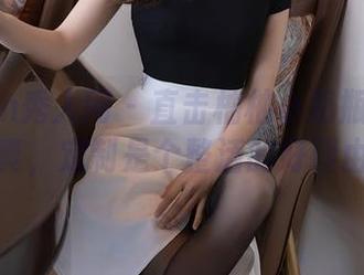 Xiuren秀人网 – 直击柚柚小奶瓶的泳装写真，定制是个整活的好理由。