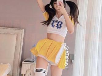 泳池里的柔情一刻，原图免费送你，at鲨鱼浑身都是泳道的刚柔并济，来吧别客气！