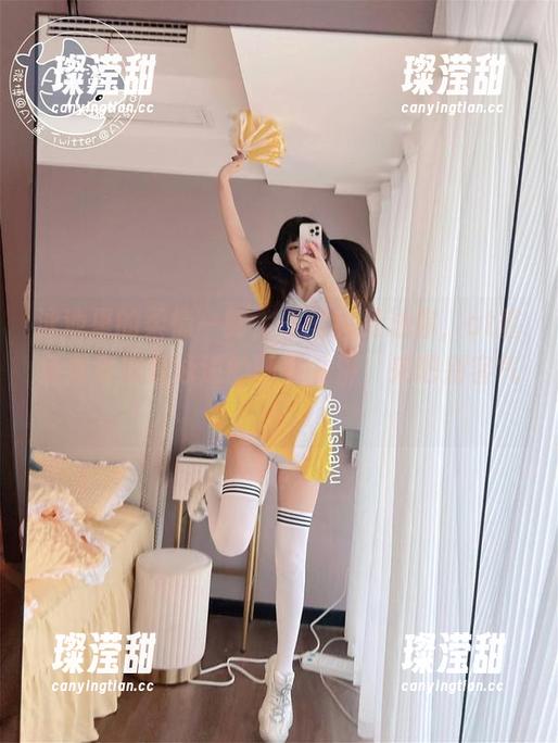 泳池里的柔情一刻，原图免费送你，at鲨鱼浑身都是泳道的刚柔并济，来吧别客气！