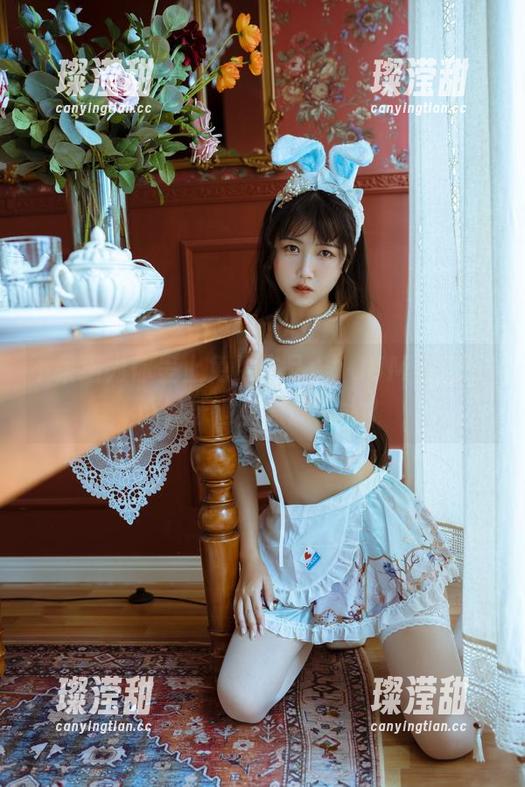 不呆猫为你呈上免费作品：YOUMI尤蜜，谁说泳池里只能用水？