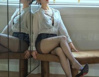 云溪溪奶桃：私房之中，修女原图，谁说一切都要乖巧？