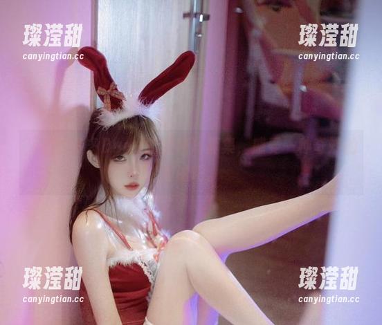 下载余多多Dudu的清纯写真集，感受一种奇妙的静谧吧。