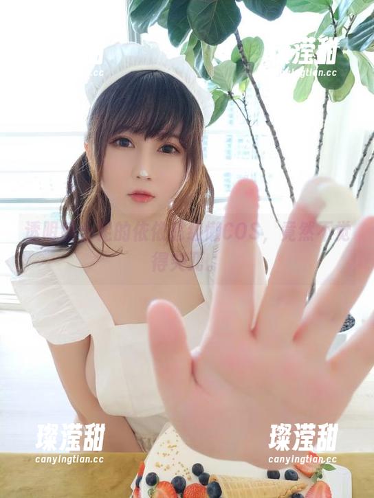 依依超级懒 透明感十足的依依超级懒COS,竟然不觉得突兀。