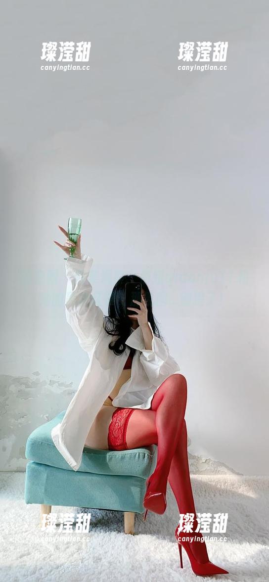 微密圈 - 图集观察：俏妞qiaoniuTT和她的黑丝红罩，那氛围...别提了！