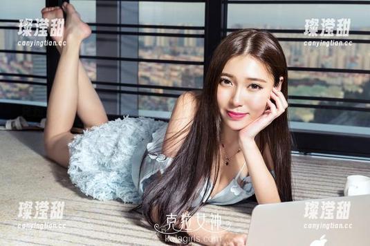克拉女神 - 临时决定潜水：江琴在泳池的新图片更新，太好玩了！