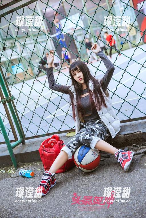 头条女神 - 陈怡曼的夏天写真，来点清凉的、好玩的