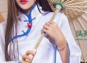 头条女神 – 高清学姐写真，鱼宝宝教你如何优雅地翻书！