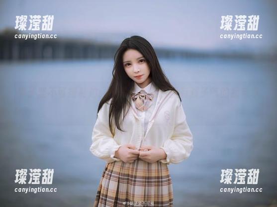 妍子坚不可摧私拍：小舟潮，图片里有孩子气的我与永恒的水