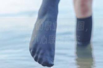 少女秩序 – 乐栀的职业装套图，真的让人不小心联想起来