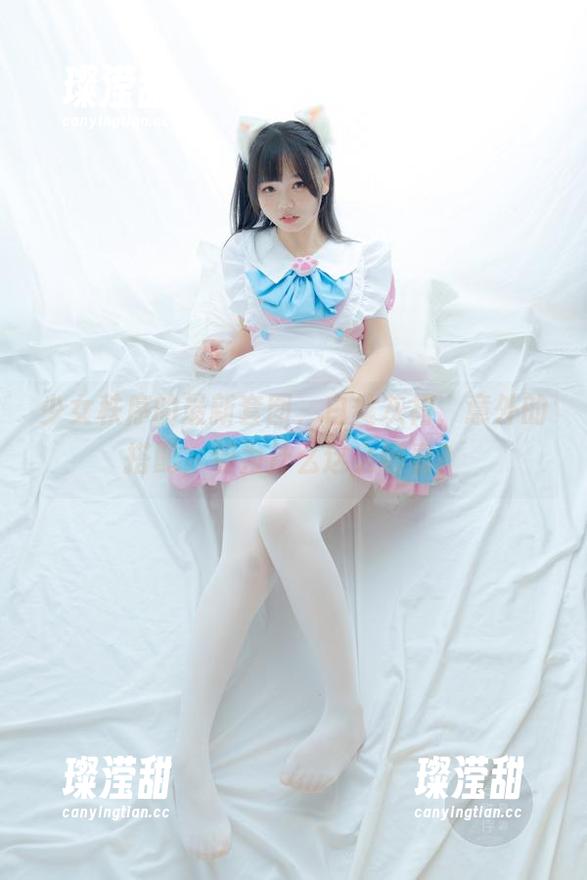 少女秩序的最新套图，白丝灰裙，意外的搭配，但为什么这么好看？