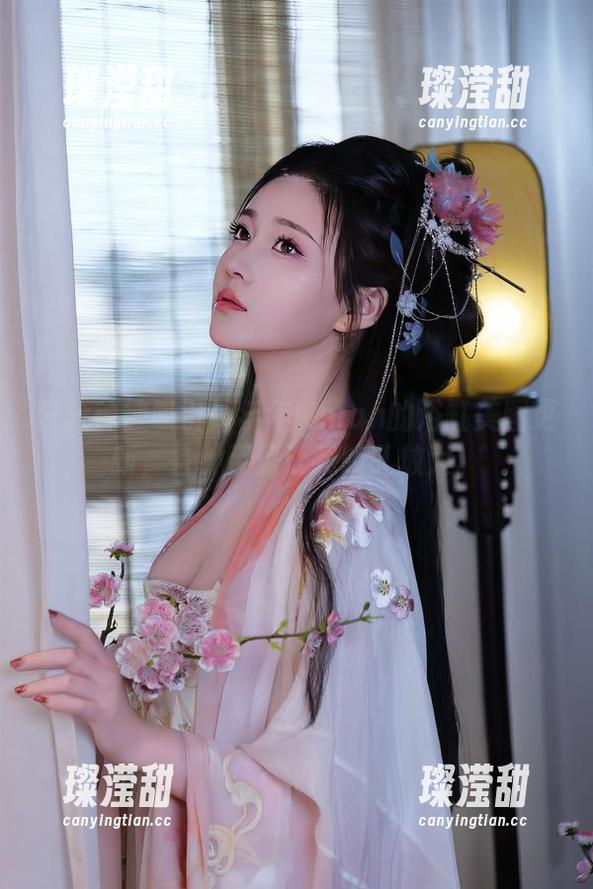 分分钟被吸引！年年Nnian的浴缸美图更新，各种姿势让我瞳孔放大。