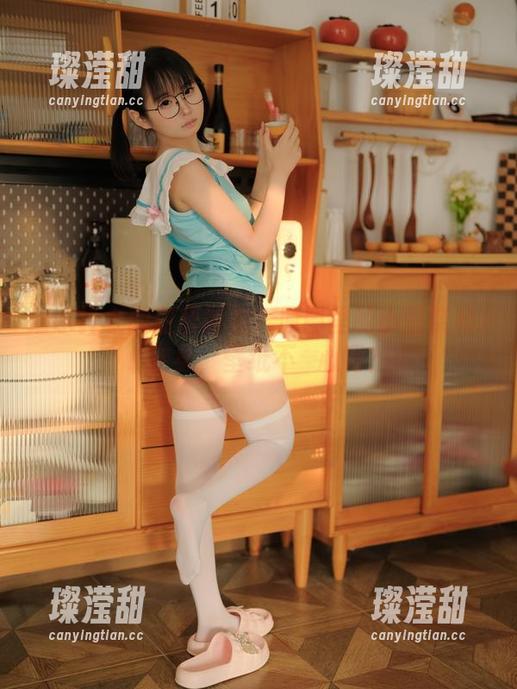 幼水铃衣的甜蜜聚会：原图里的小蛋糕和JK变身，壁纸不噁心吗？