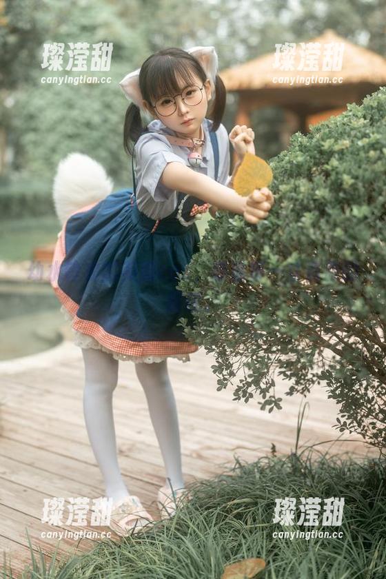 幼水铃衣的美脚cos，尊重每一寸资源的展现。