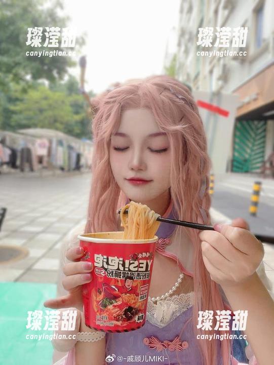 戚顾儿 提问:怎么才能让cos更走心?戚顾儿的JK精选给你答案!