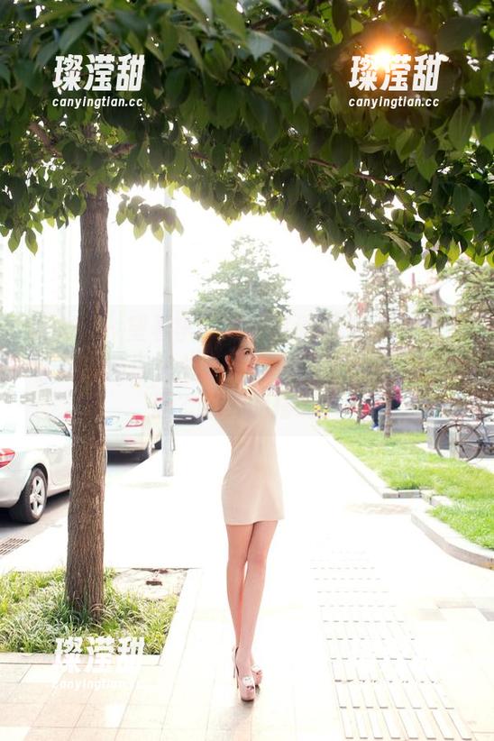 推女郎 - 望着李丽莎的高清JK照片，为什么我的脑海里总是气泡和兰花指的混搭画面？意外的搭配！