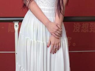 推女郎 – 陆瓷的内衣图集，没想到我小小心心扑通得厉害。
