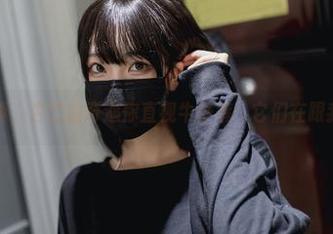 最新写真，杏仁曲奇逼你直视牛仔裤：它们在跟我说话！
