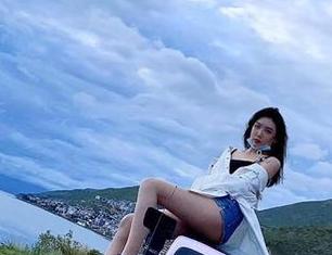 微密圈 – 林子喵Lynne带你飞！私房空姐姿态，略显俏皮，犹如在云端的嬉闹。