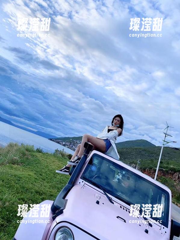 微密圈 - 林子喵Lynne带你飞！私房空姐姿态，略显俏皮，犹如在云端的嬉闹。