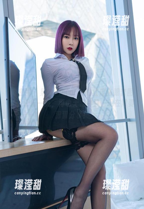 微密圈 - 果儿Victoria的红底高跟套图让人眼前一亮，再也无法冷静，现在需要狠狠分享！