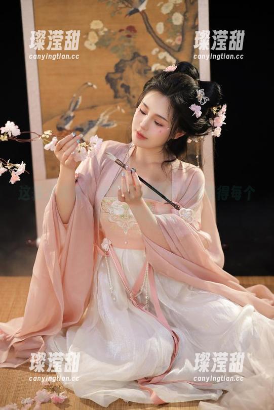 这篝火真香！桃暖酱的图库资源值得每个角落慢慢品味。