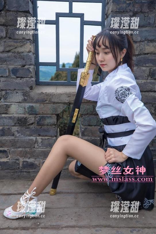 梦丝女神-魏婷婷 梦丝女神 - 图片中,魏婷婷对着天台的眼神,不知道在想啥。