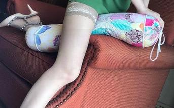 微密圈 – 梦里一只喵的吊带秀，高清壁纸，保准你看了腿软！