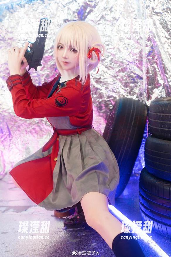 乍一看楚楚子w的夏天美图更新，哈哈，窗外的热浪根本不值一提！