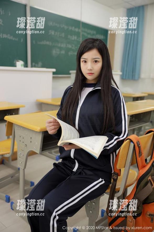 模范学院-栗子Riz 模范学院 - 栗子Riz的踝部秀:不正经但吸引人的裸足图集!
