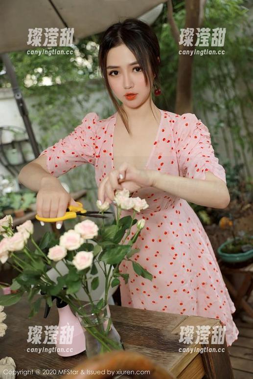 模范学院 - 原图捕抓！看糯美子Mini在体操服里如同风中的一片云，随便飘，轻松有趣。