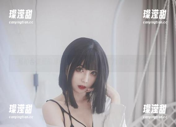 私拍合集里的清颜颜子，没想到校园角落也能这么转！