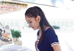 爱丝 – 欣杨撞上街角，那姿势，图库想必早就下载备份了！